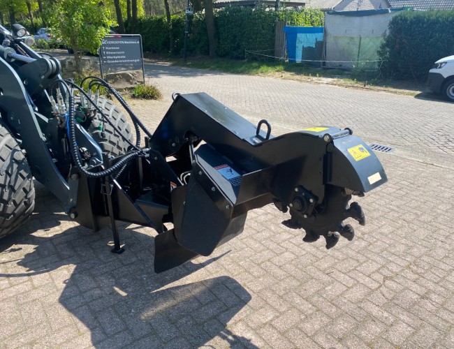 1 Ditch Witch Stobbenfrees / Stronkenfrees Giant VK8145 | Aanbouwdelen | Stobbenfrees