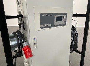 2025 Giant High-Frequency-Charger (Snellader) IP54 48V/300A + transportkast