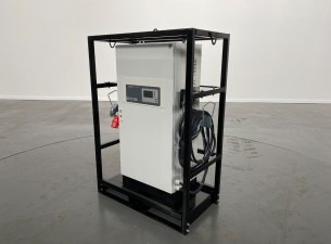 2025 Giant High-Frequency-Charger (Snellader) IP54 48V/300A + transportkast