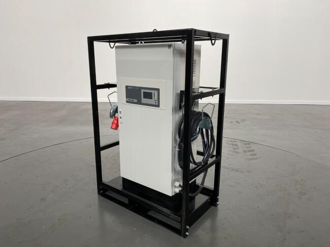 1 Giant High-Frequency-Charger (Snellader) IP54 48V/300A + transportkast VK9161 | Overige | Diversen