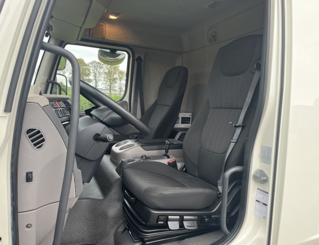 2024 DAF LF230 Bakwagen 720cm met laadklep VT815 | Transport | Vrachtwagen